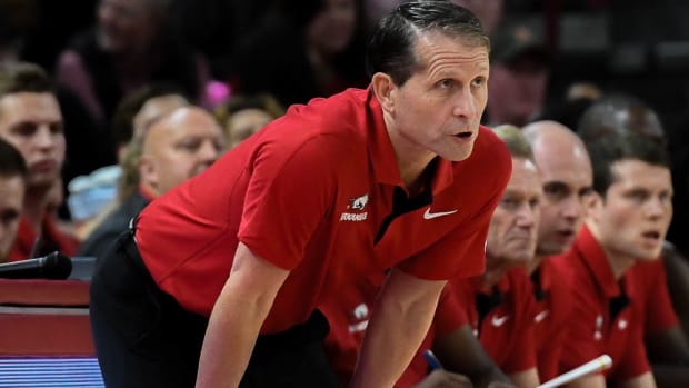 Razorbacks coach Eric Musselman on sideline against Tennessee